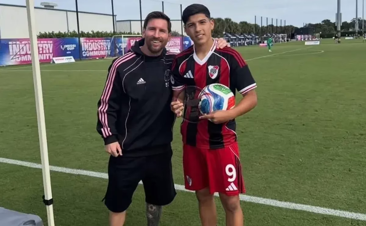Después de su encuentro contra el Atlético de Madrid, en España hacen comparaciones entre Bruno Cabral y Julián Álvarez.