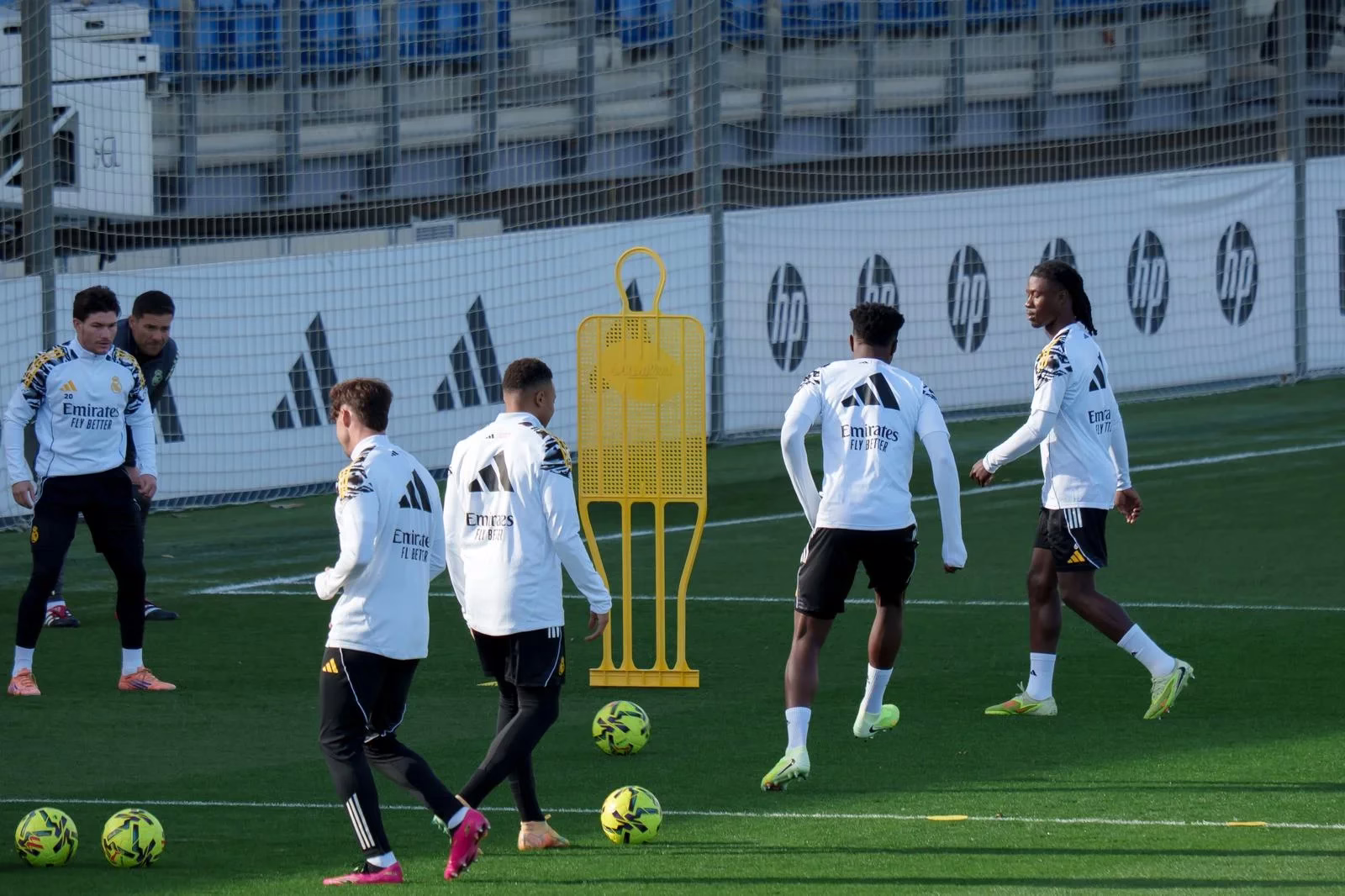 Camavinga y Huijsen, figuras destacadas en el último entreno previó al encuentro con el Celta.