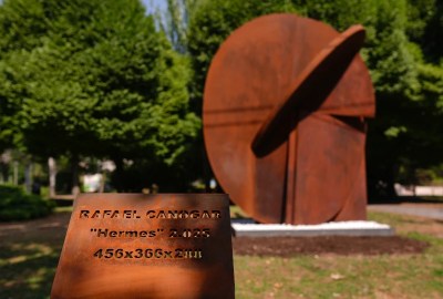 Ruta del Arte de Carabanchel | Hermes (2025) | Rafael Canogar | Calle de Antonio Leyva (Madrid) Ruta del Arte de Carabanchel | Hermes (2025) | Rafael Canogar | Calle de Antonio Leyva (Madrid)