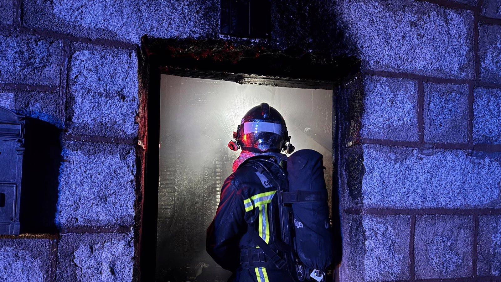 Explosión en Moraleja de Enmedio causa tres heridos y daños materiales menores.