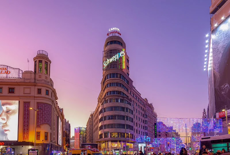 ¡Deseándote unas alegres celebraciones invernales 2025 y un próspero 2026!