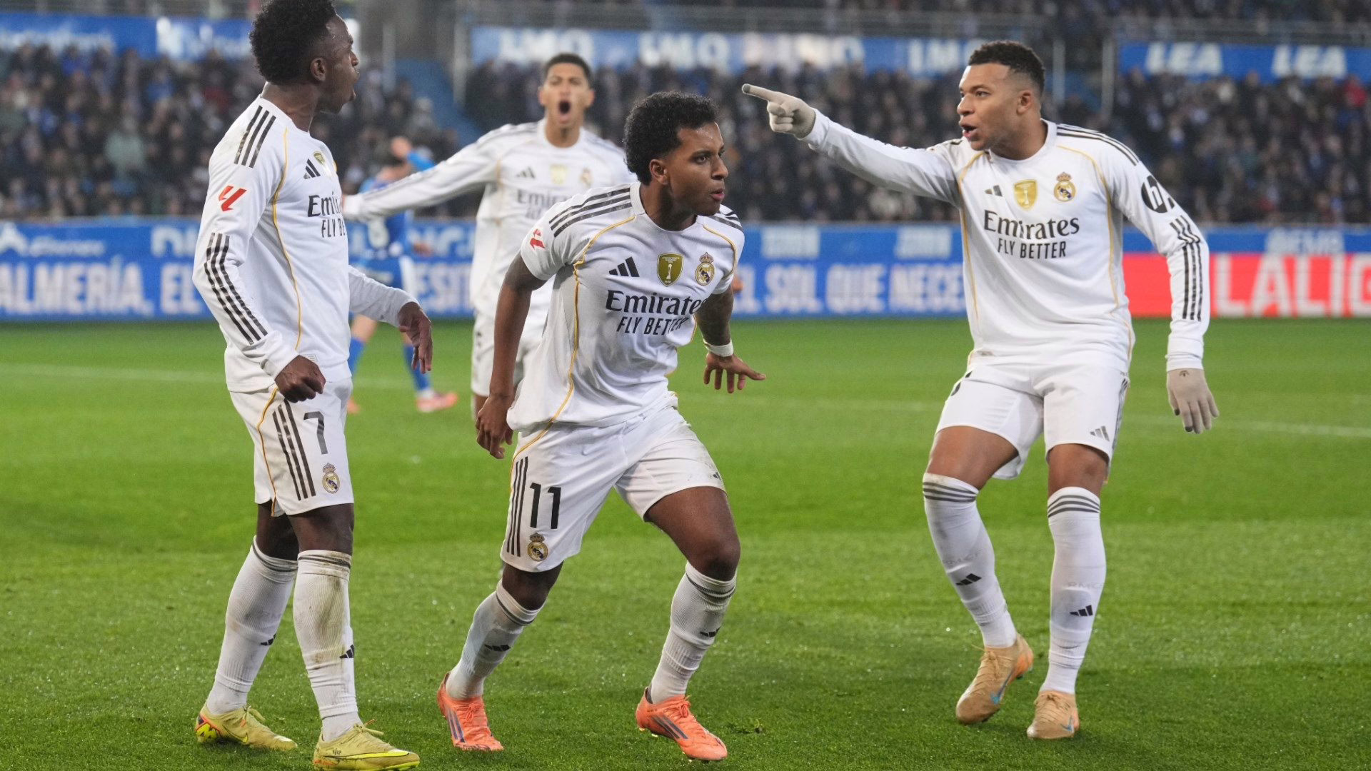 Aprobaciones, reprobaciones, resultados y análisis del Real Madrid frente al Alavés: Un Kylian Mbappé espectacular y un Rodrygo en alza reducen la presión sobre Xabi Alonso en una victoria crucial para los Blancos.