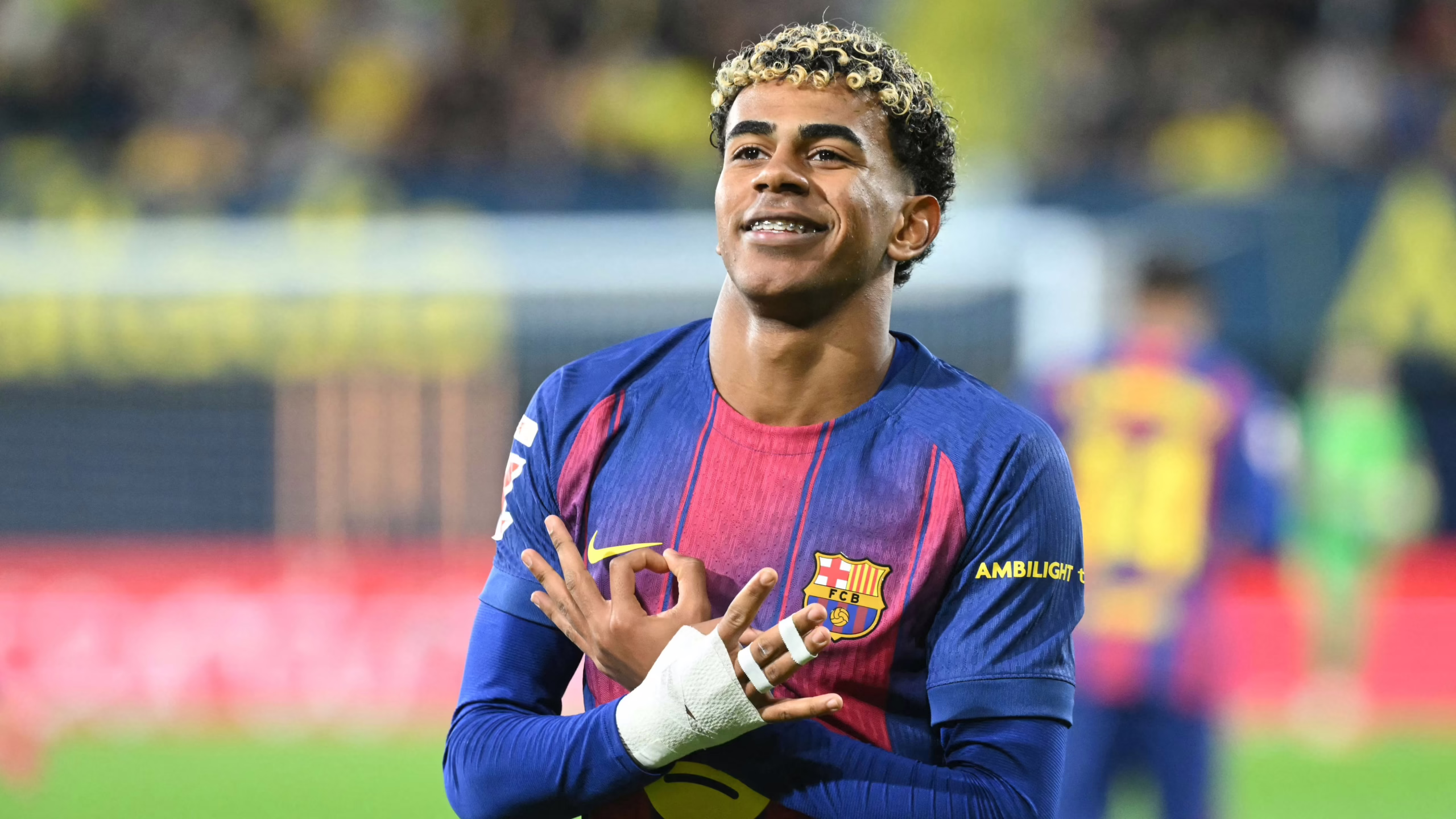 Lamine Yamal supera una entrada brutal y ofrece una actuación estelar con el Barcelona, que triunfa ante un Villarreal con un jugador menos.