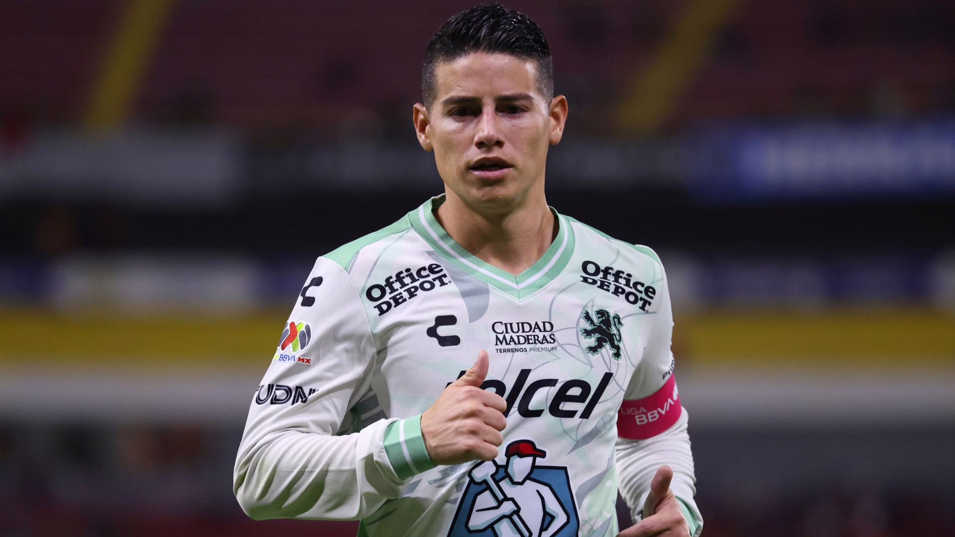 El antiguo jugador estrella del Real Madrid, James Rodríguez, está a punto de concretar un inesperado traspaso a la MLS tras dejar el club mexicano León.