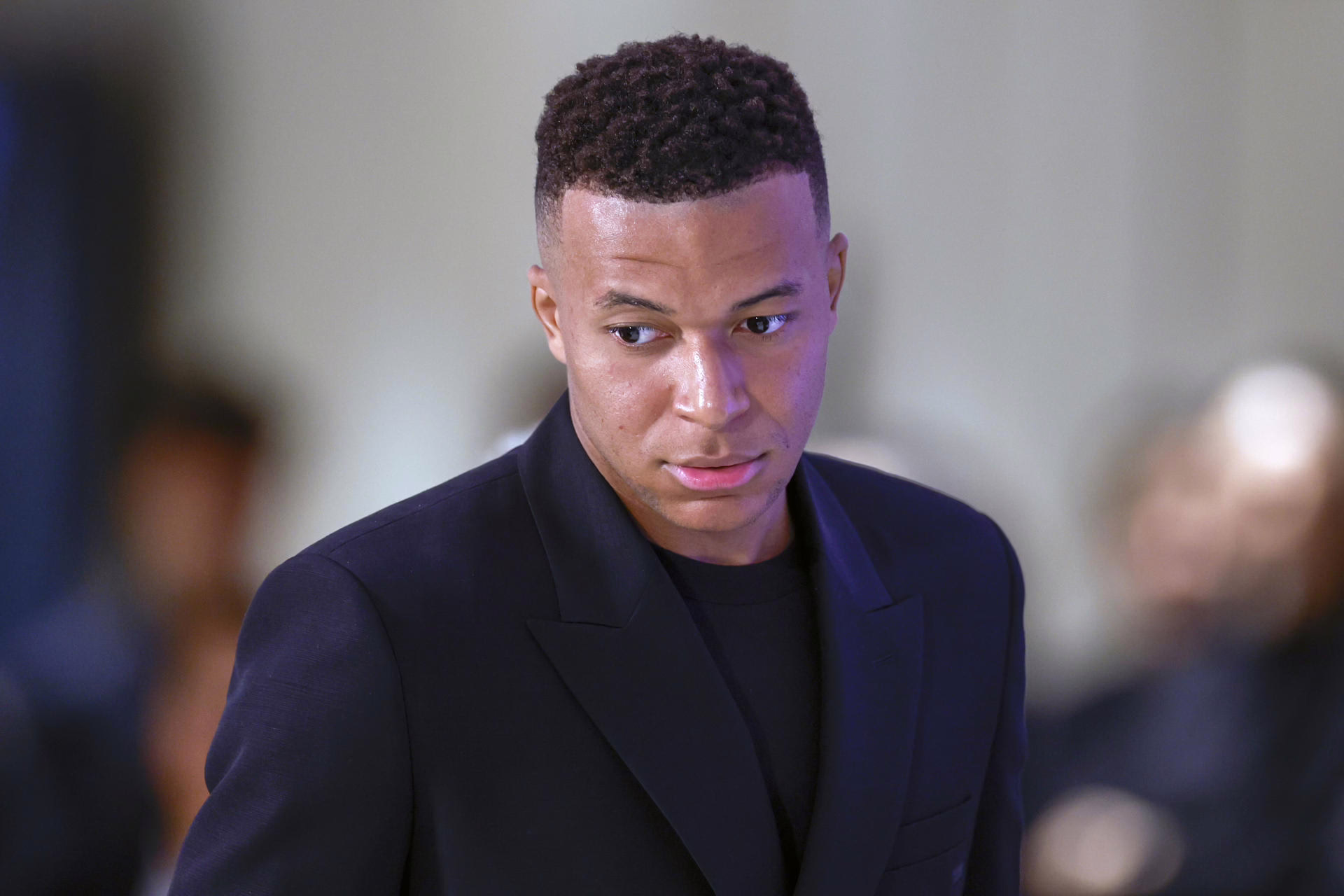 Conflicto Mbappé-PSG: inicio del enfrentamiento legal con demandas millonarias en juego
