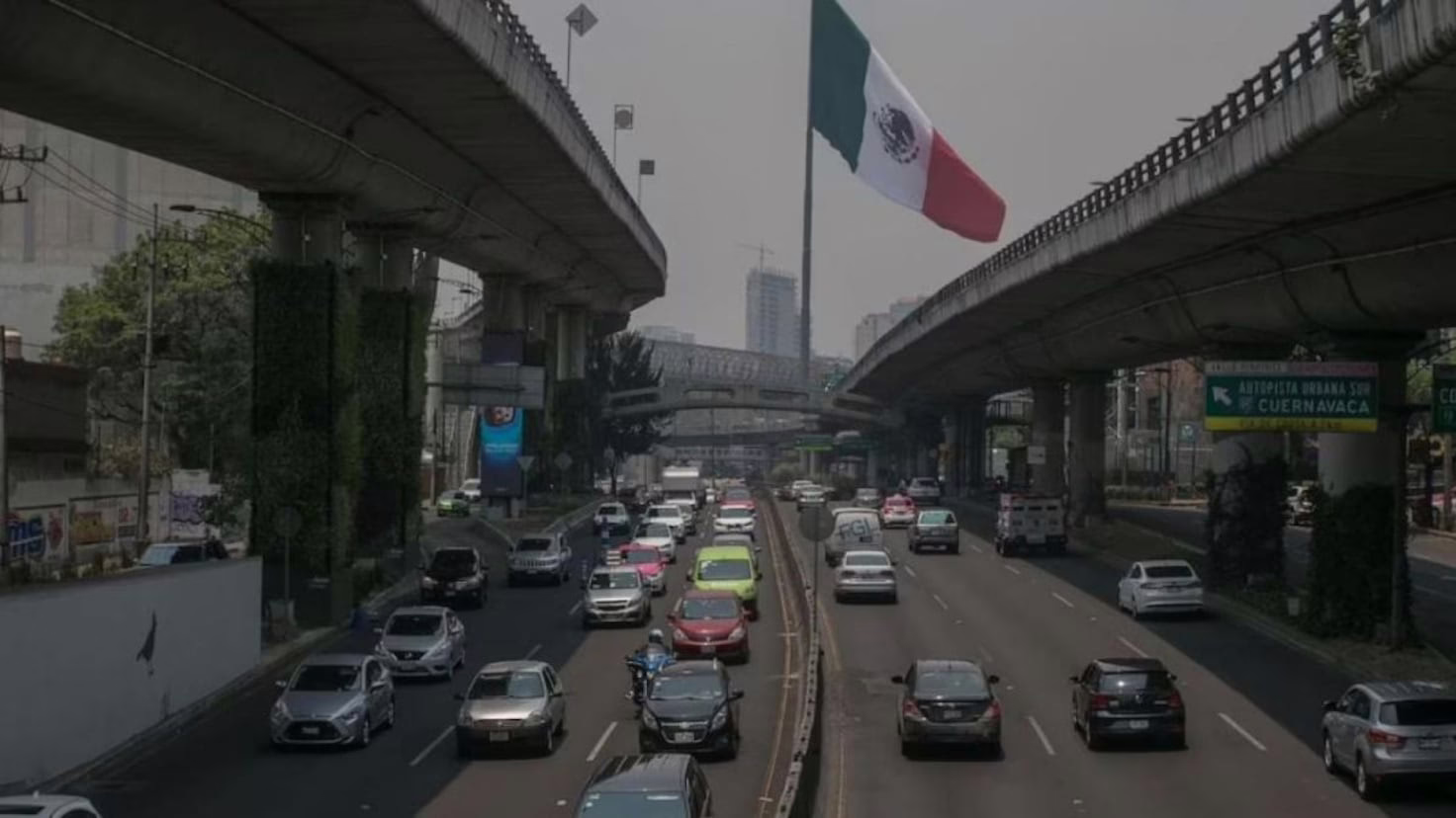 Hoy No Circula del 14 de diciembre de 2025: vehículos y matrículas que no podrán circular en CDMX y Edomex.
