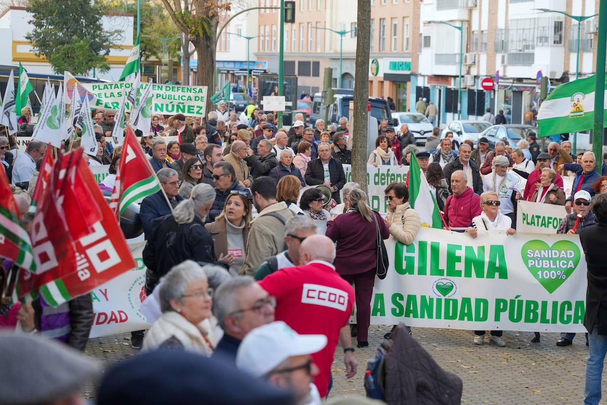 Sanidad alcanza un acuerdo preliminar con los sindicatos para posponer la huelga relacionada con el estatuto marco | Sociedad