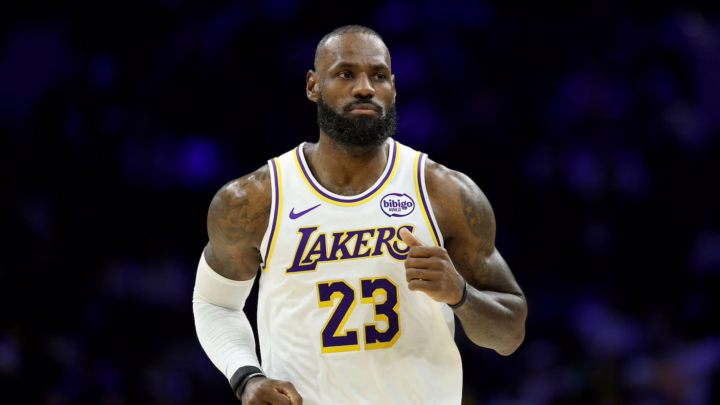 El representante de LeBron critica a los Lakers.