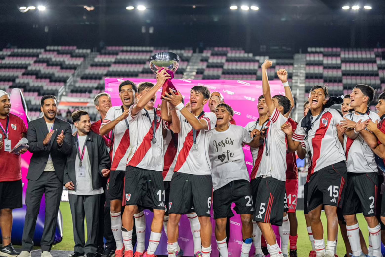 RIVER PLATE GANA LA COPA MESSI AL VENCER AL ATLÉTICO DE MADRID.