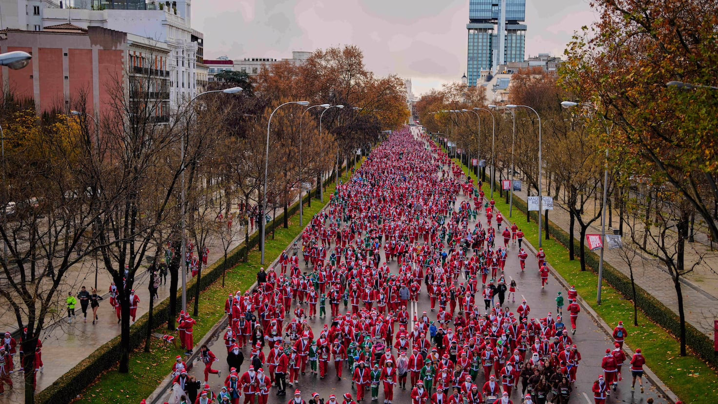 Las imágenes más destacadas de la XIV Carrera Benéfica de Papá Noel en Madrid.