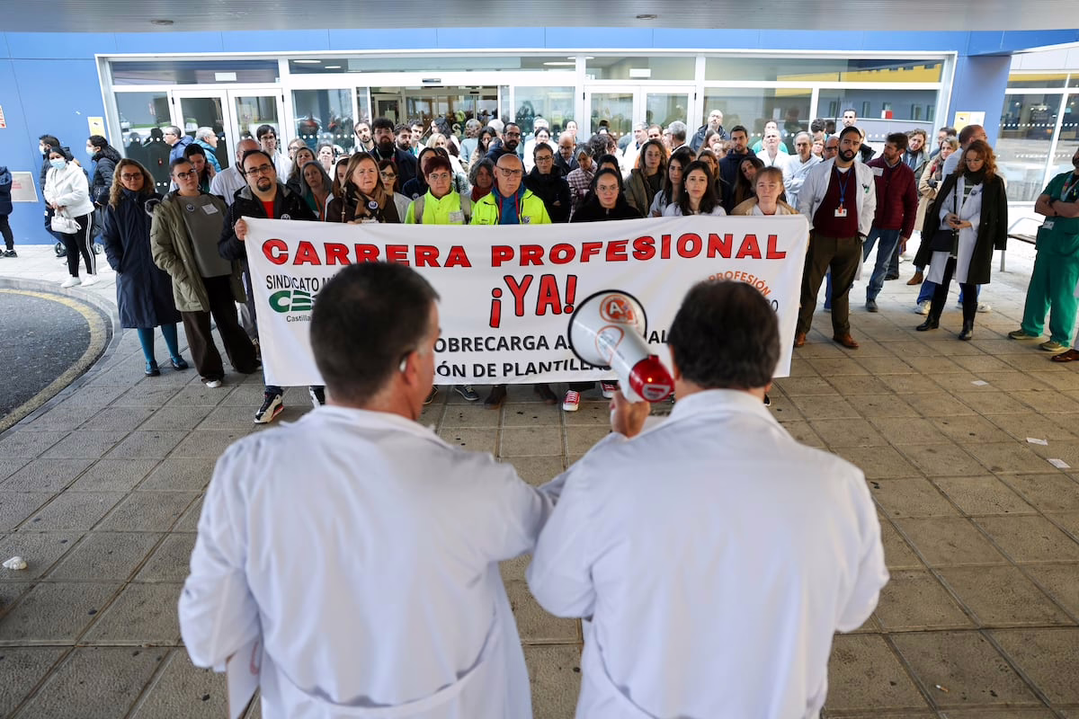 Los sindicatos médicos abandonan las negociaciones con el Ministerio de Sanidad tras el rechazo a un estatuto específico | Sociedad