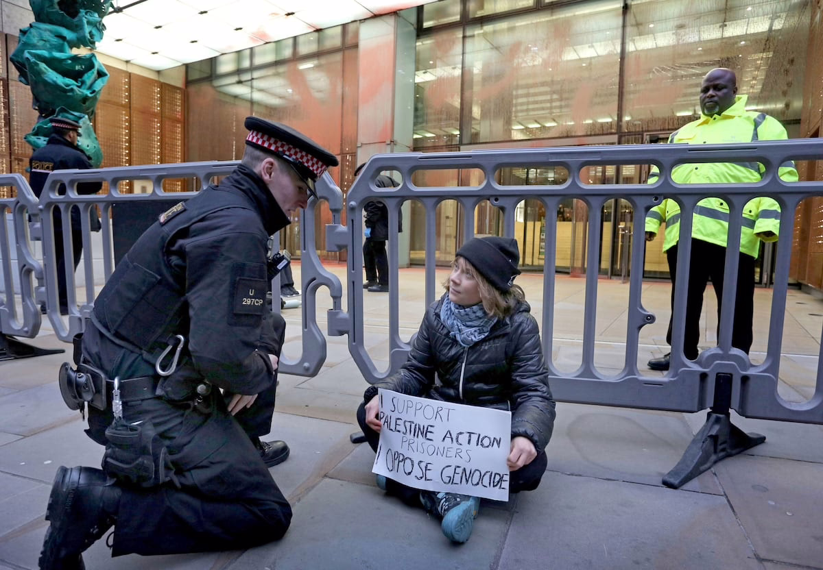 Greta Thunberg arrestada en Londres por respaldar a los activistas del grupo prohibido Acción Palestina | Internacional