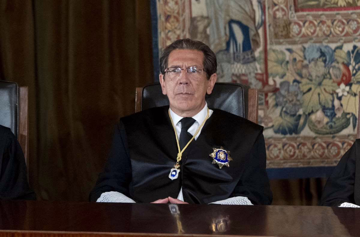 Enrique Arnaldo, juez del Tribunal Constitucional, se une a la Real Academia de Jurisprudencia.