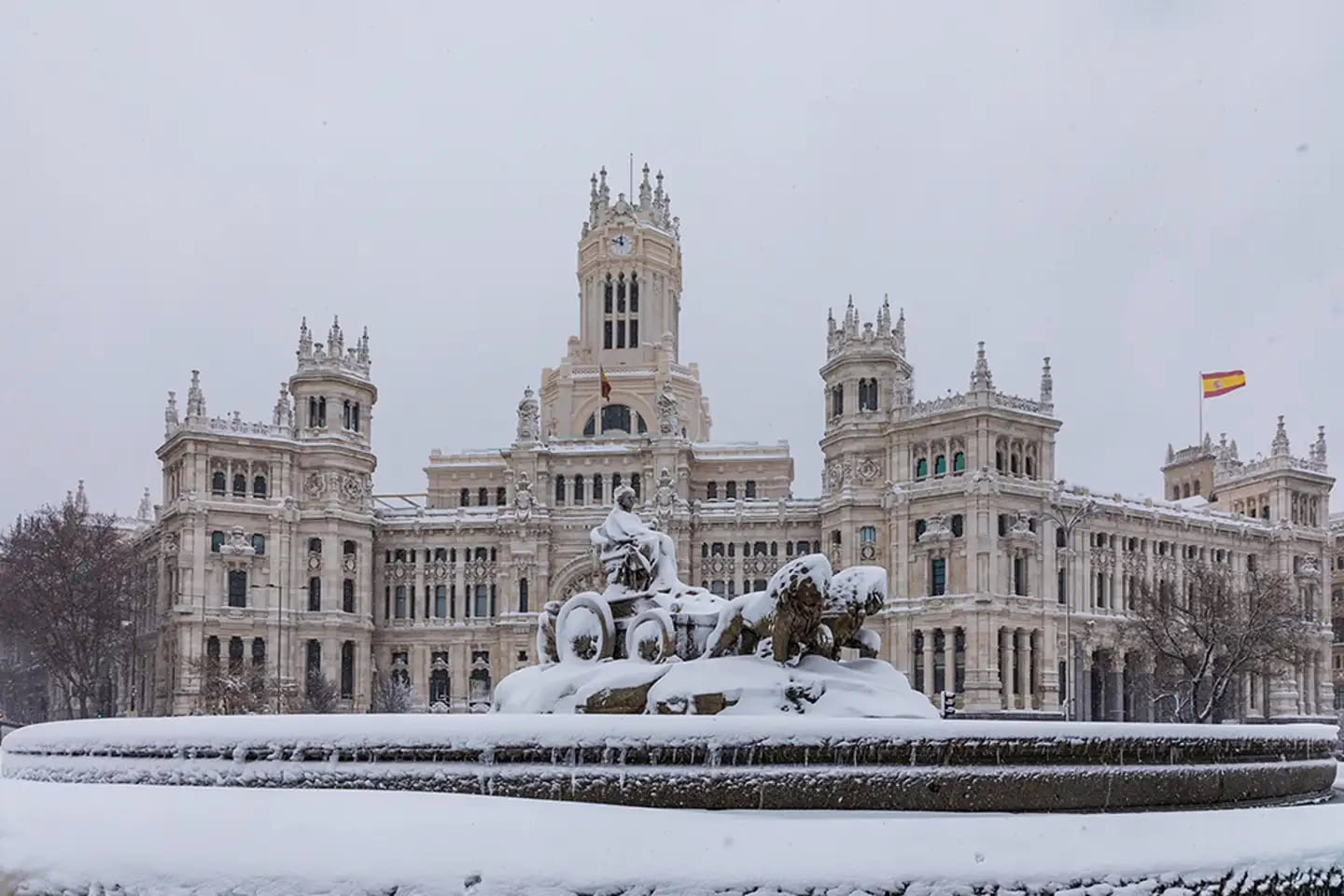 La AEMET alerta sobre la llegada de nieve y temperaturas bajas.