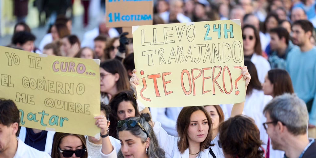 Los médicos abandonan la mesa de negociación con Sanidad y desestiman el pacto sobre el Estatuto Marco.