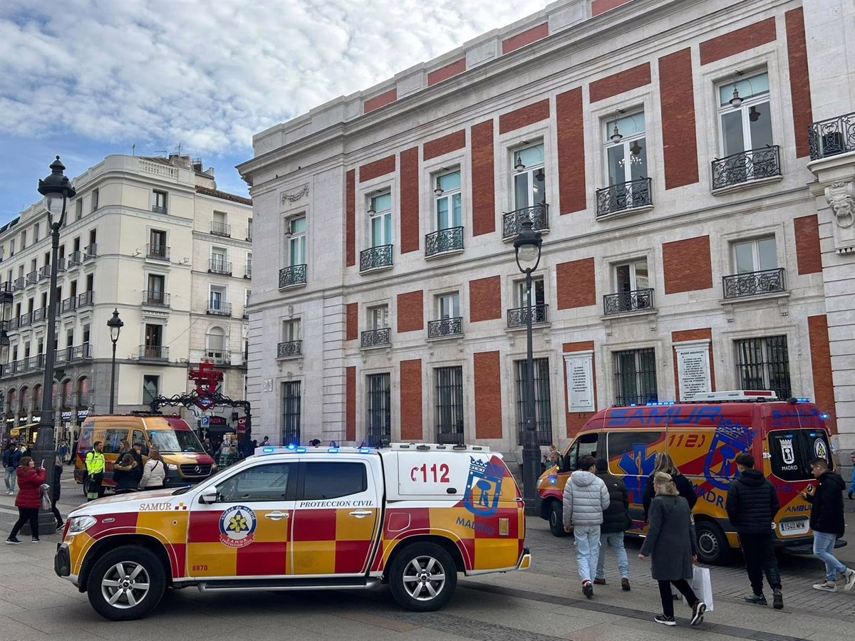 Arrestado por empujar al suelo y agredir a una mujer mayor en el Metro de Sol.