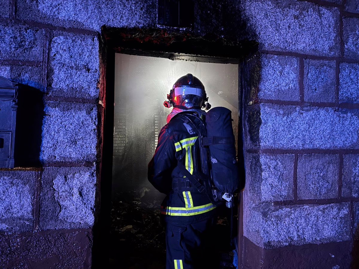 Tres personas resultan con lesiones menores tras una explosión en una casa de Moraleja de Enmedio.