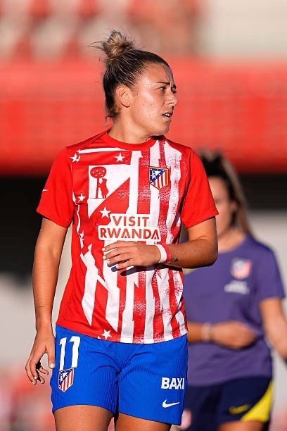 Carmen Menayo y el Atlético de Madrid: un vínculo eterno de pasión.