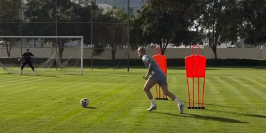 Januzaj se entrena en Dubái para reencontrar su mejor forma.