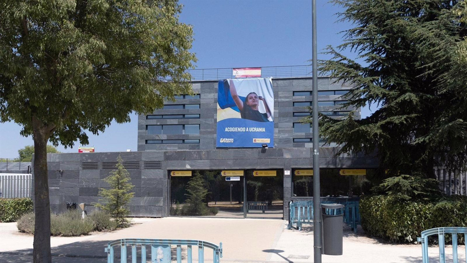 Pozuelo demanda el cierre del centro de inmigrantes y busca opciones legales.