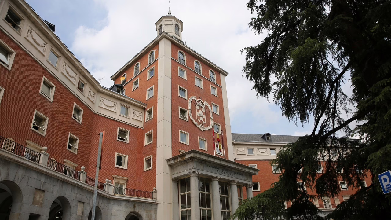 Madrid destina más de 32,7 millones de euros a universidades públicas para cubrir becas y exenciones.