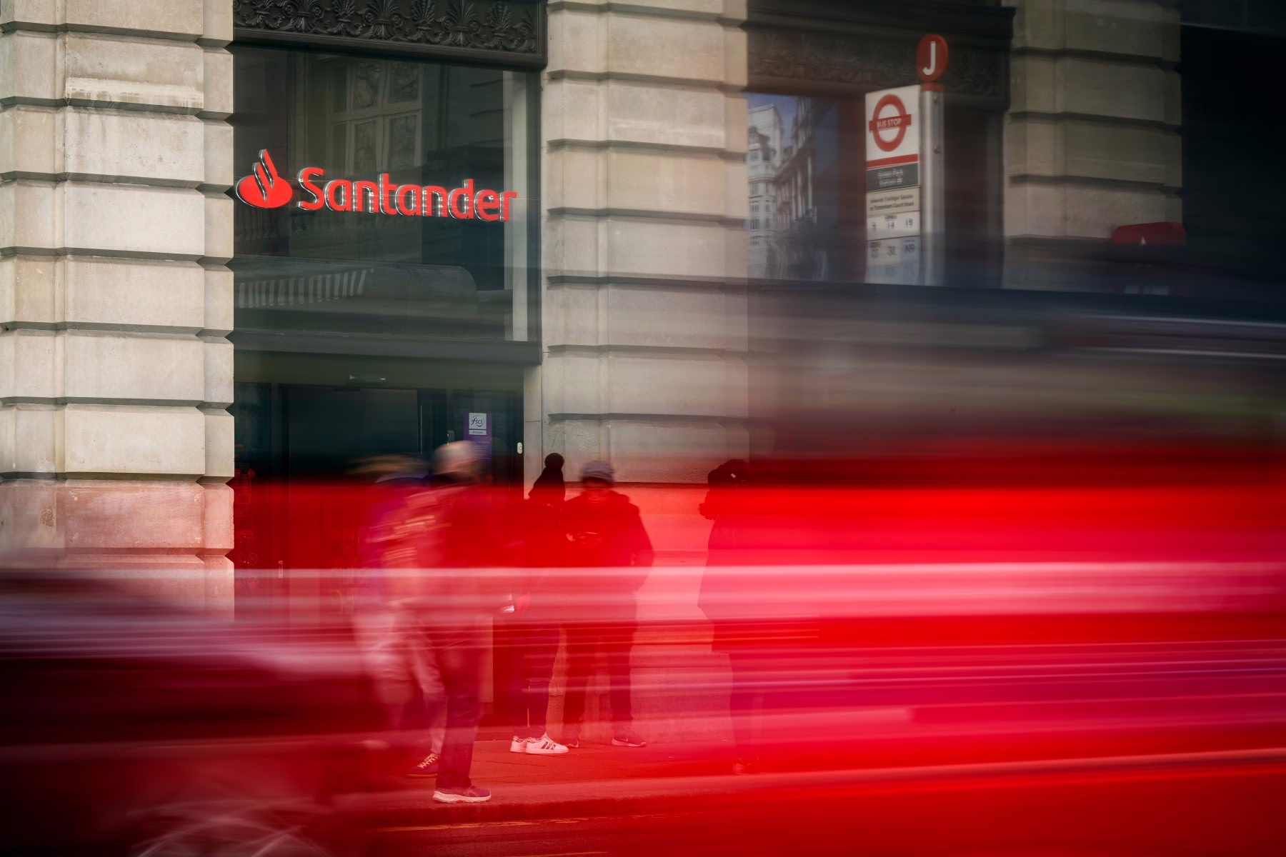 El Santander da luz verde a la disolución de Openbank a la espera de la aprobación del Ministerio de Economía.