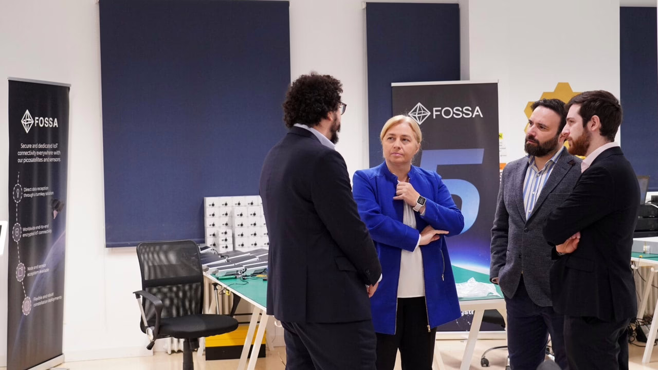Sanz resalta la importancia de Madrid como el "núcleo principal" de la industria espacial en España.