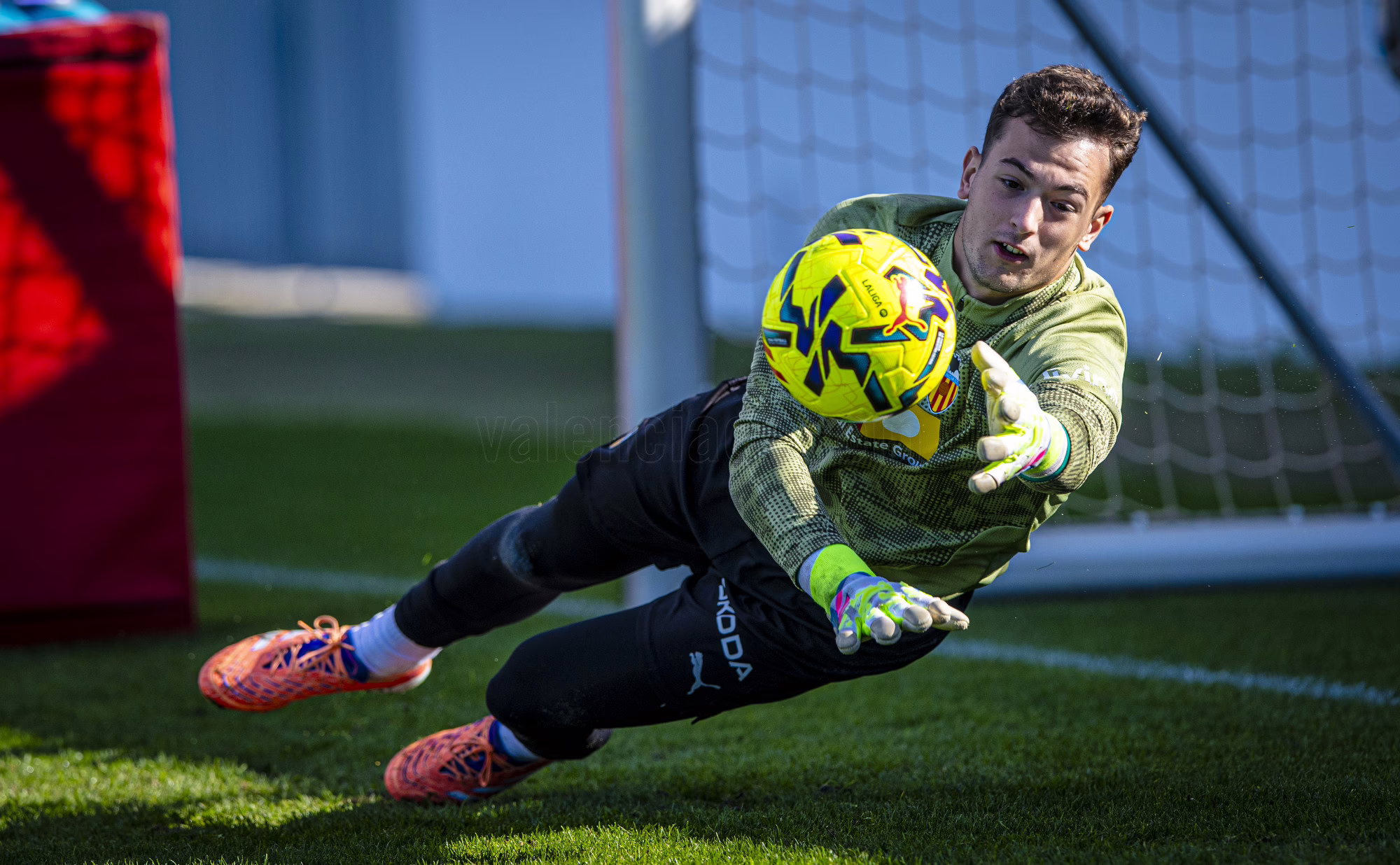 Agirrezabala: "Buscamos ganar y avanzar frente al Atlético de Madrid"