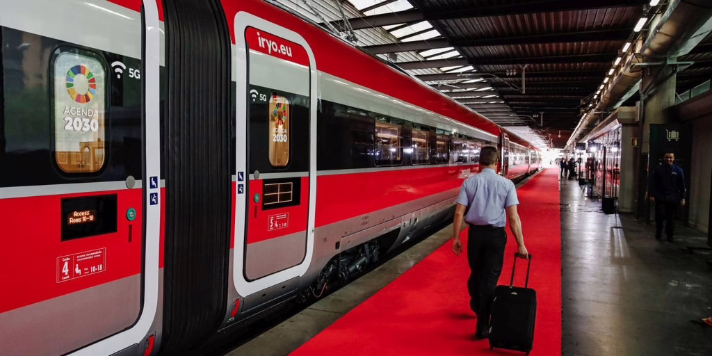 Renfe e Iryo suspenden las compensaciones por retrasos a los pasajeros debido a las restricciones de velocidad impuestas por Adif.