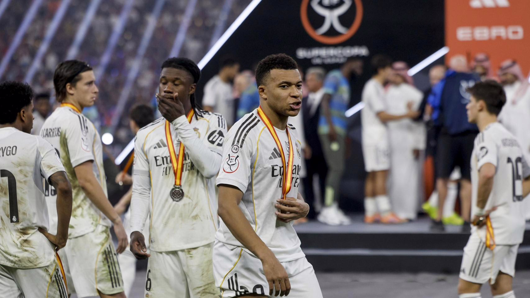El desagradable acto de Mbappé hacia los jugadores del Barça después de perder la Supercopa de España.