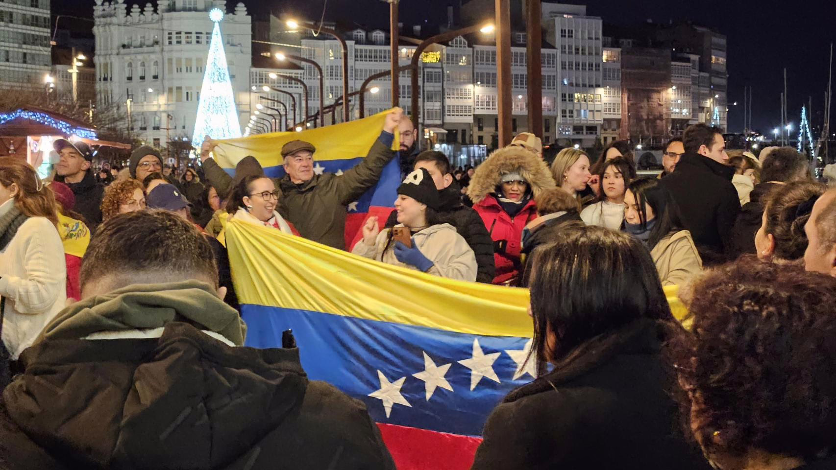 Venezolanos se reúnen en A Coruña tras la detención de Maduro: "Era necesario festejarlo"