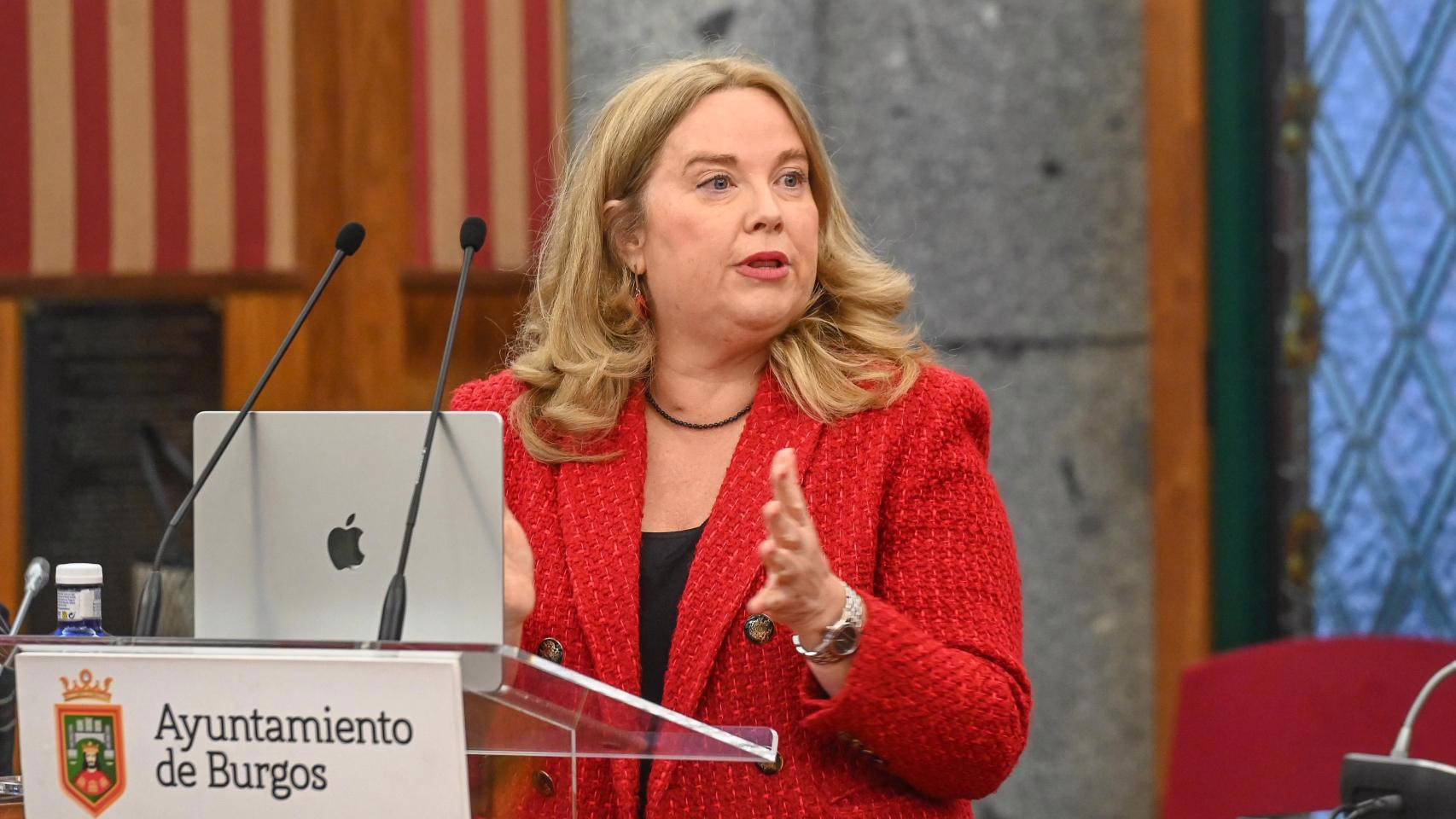 La alcaldesa de Burgos fracasa en la cuestión de confianza relacionada con los presupuestos tras el rechazo de PSOE y Vox.