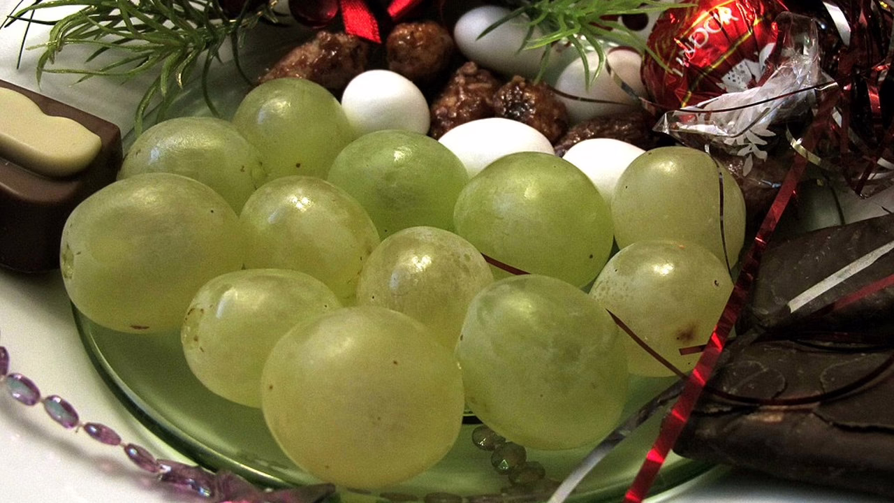 ¿Cuál es el origen de la costumbre de comer uvas en España? Su historia es más nueva de lo que se imagina.