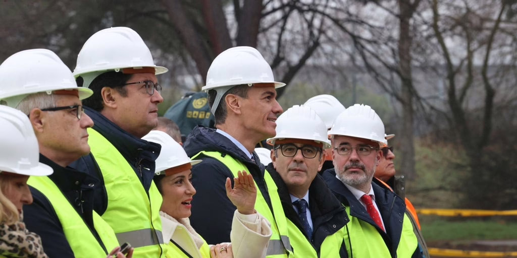 Sánchez entra en la contienda electoral y relanza Campamento seis meses tras conseguir la licencia.