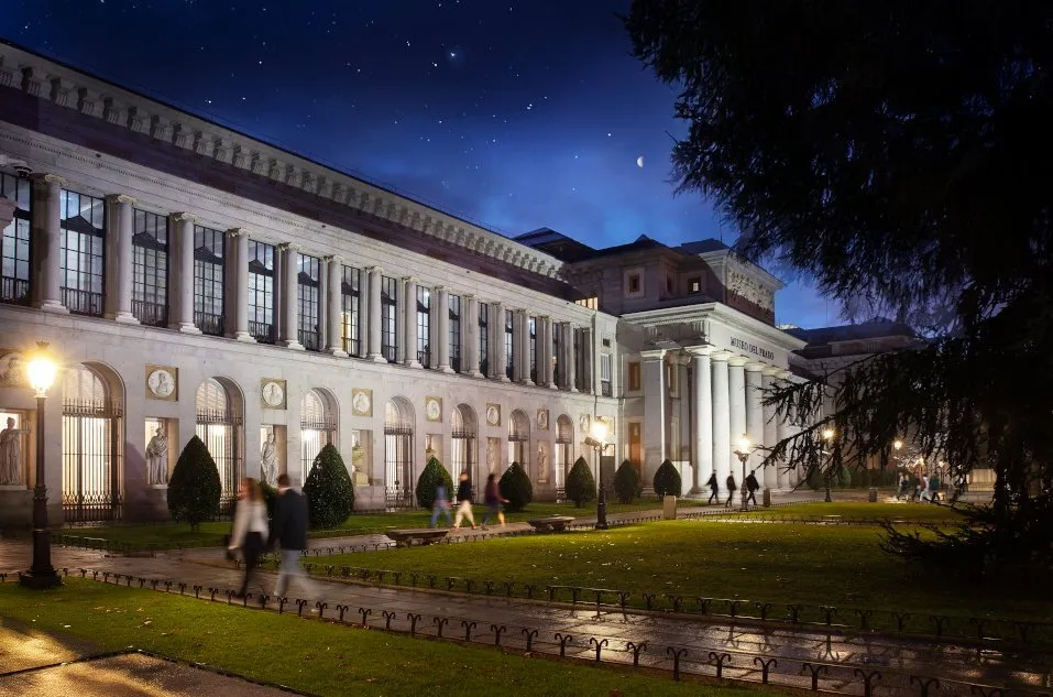 El Prado de Noche