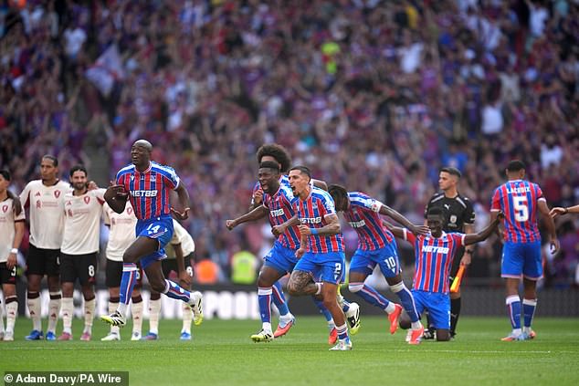 El triunfo en la Copa FA fue respaldado por una victoria en penales sobre Liverpool en la Community Shield.