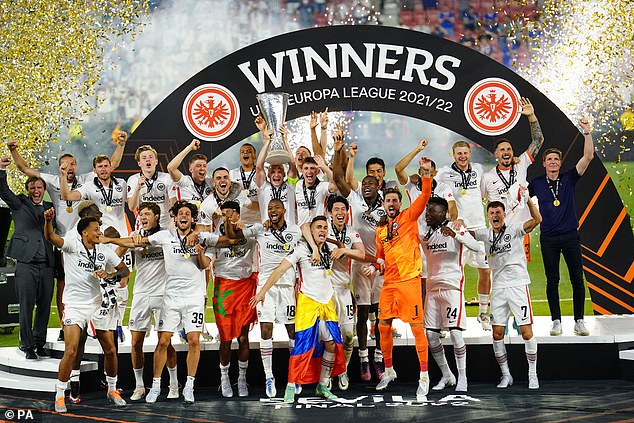 Glasner (derecha) ha forjado una excelente reputación en el continente desde su etapa en el Eintracht Frankfurt, donde ganó la Europa League en 2022.