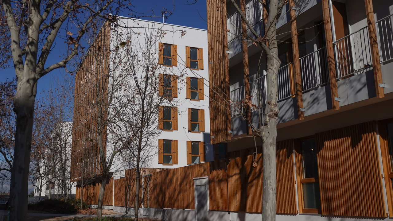 Arriban a Madrid las casas públicas, fabricadas en madera, utilizando módulos 3D prefabricados.