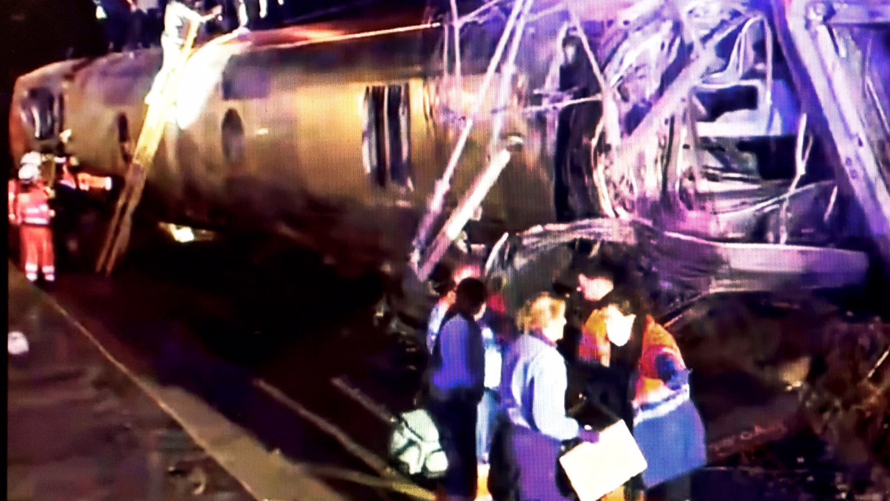 Últimas novedades sobre el accidente: fallecidos, heridos y atrapados en el Iryo y Alvia.