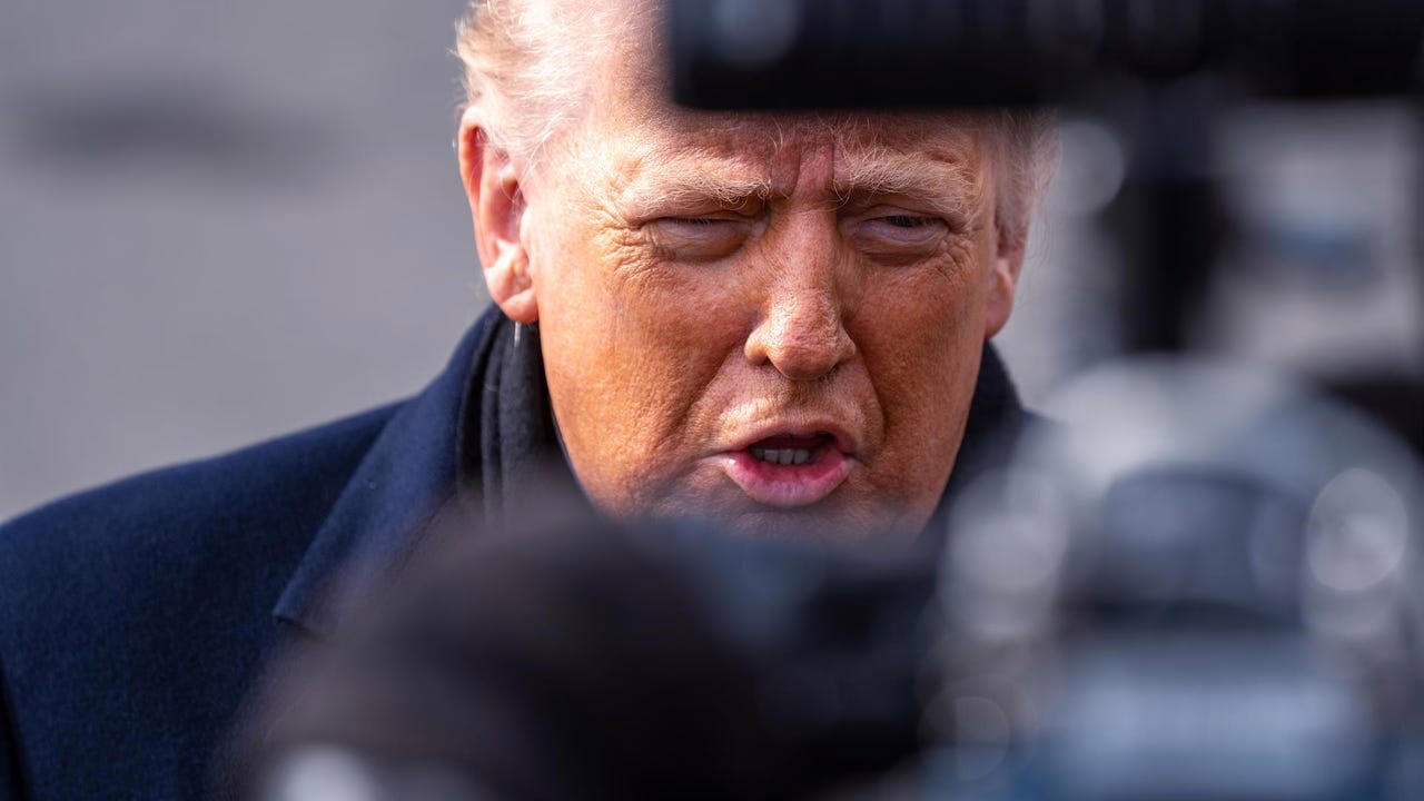 La respuesta de Europa a los aranceles impuestos por Donald Trump y la próxima cumbre de los líderes.