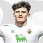 Manex Lozano, delantero centro del Athletic Club cedido en el Racing, celebrando un gol en Segunda División.