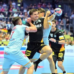 España cae ante Alemania y pasa sin puntos