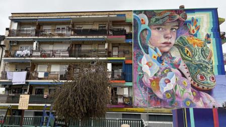 Vista del mural 'Niños Perdidos', del artista conocido como Murfin