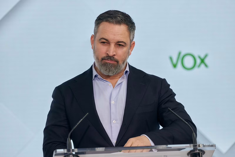 Abascal sostiene que Sánchez, Ábalos y Puente deberían cubrir personalmente las compensaciones por el accidente en Adamuz.