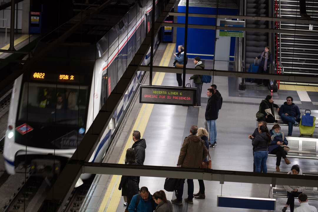 Suspendido el servicio de la Línea 7 del Metro entre diversas estaciones.