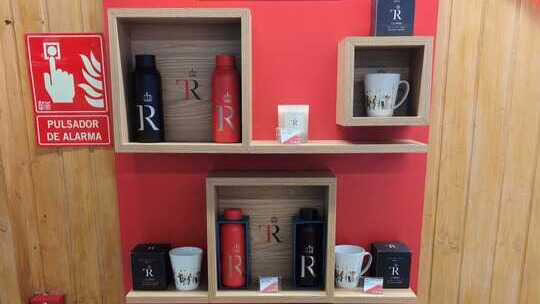 Artículos del Teatro Real ahora disponibles en la tienda de la estación de Metro de Ópera.
