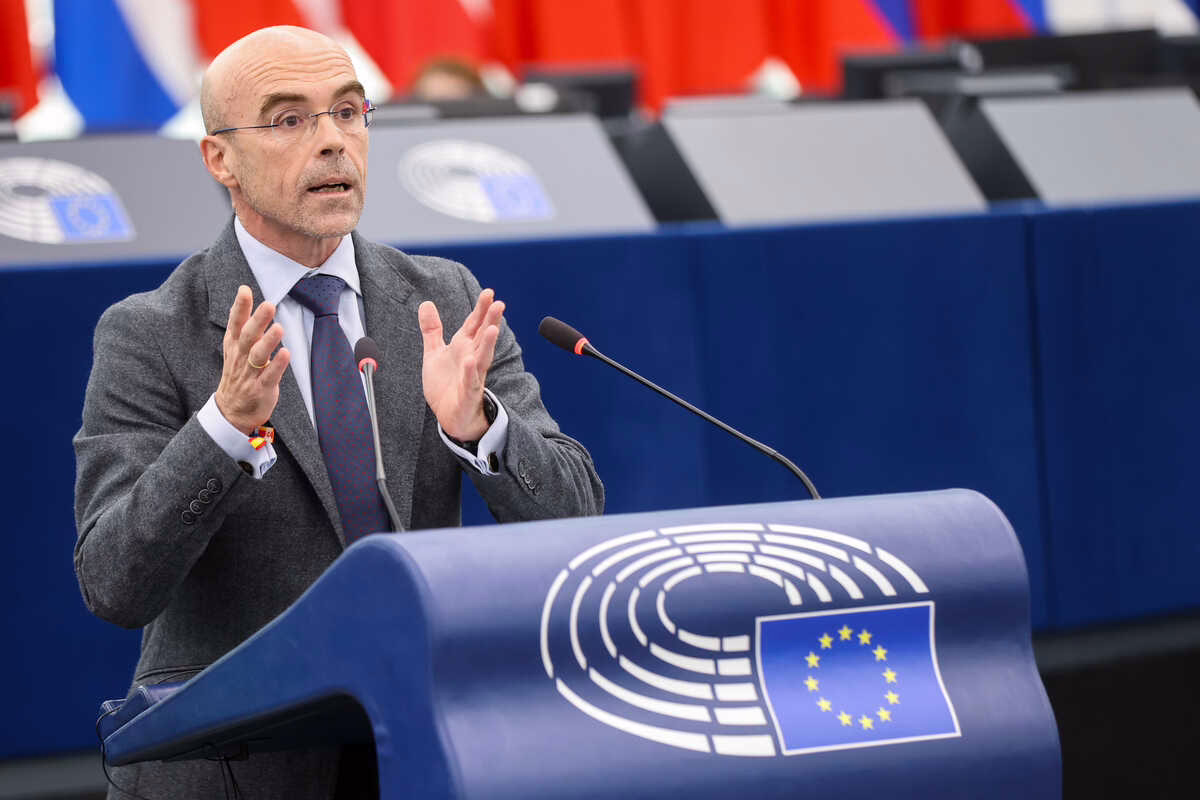 Vox solicita discutir el Mercosur en el Congreso y acusa al PP y PSOE de haber traicionado al sector agrario español.