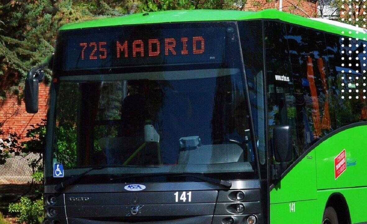Manifestación para lograr mejoras en el servicio de la línea 725 de autobús.