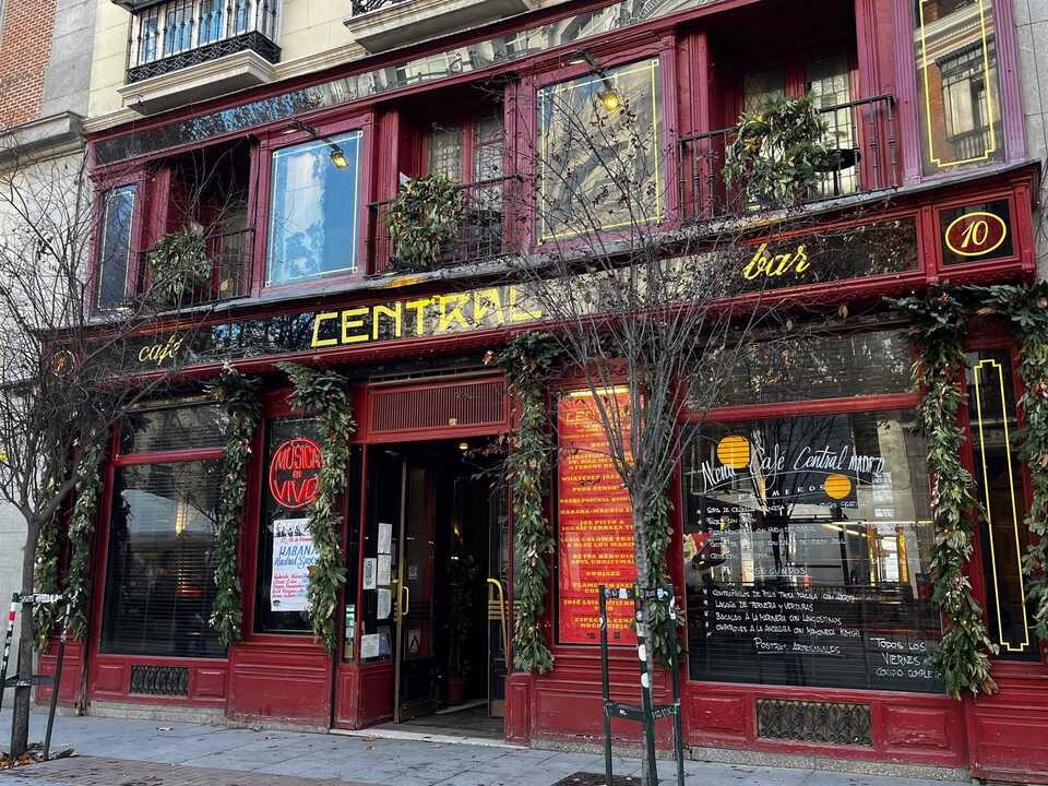 El Café Central vuelve a abrir sus puertas en el Ateneo de Madrid.