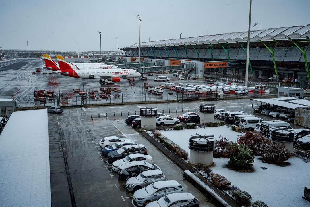 Barajas funciona con normalidad después de la tormenta de nieve.